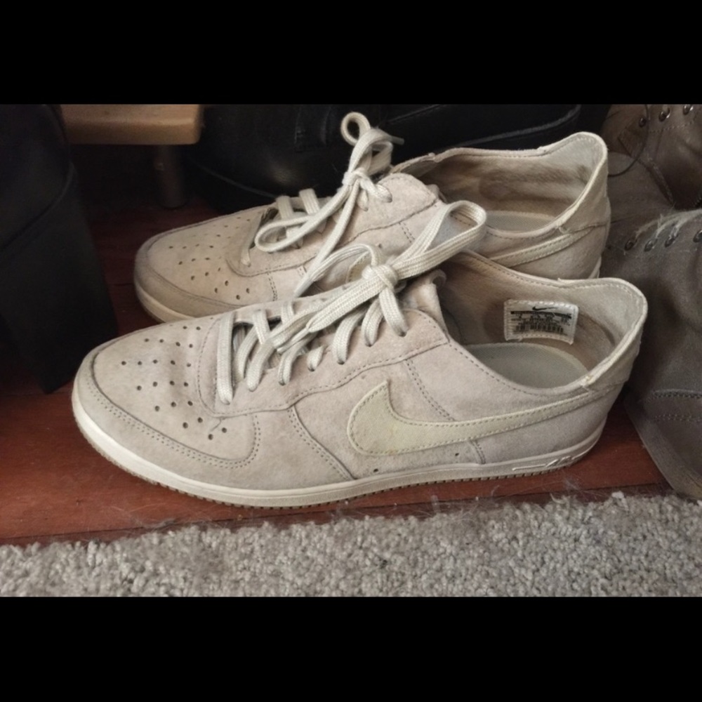 Off White/Tan Nike Sneakers